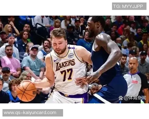 芬奇赞爱德华兹进攻成长显著近期防守表现同样出色