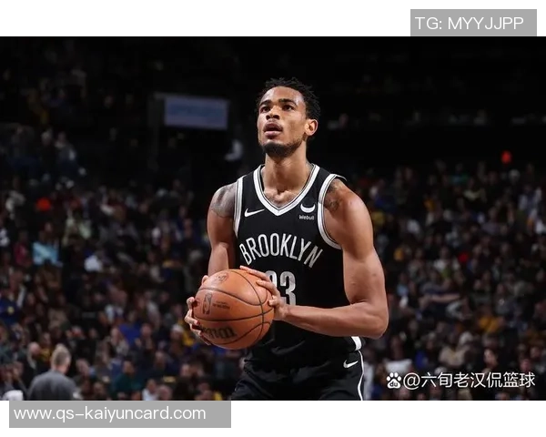 克拉克斯顿上半场表现惊艳7投5中砍下11分8篮板外线命中率完美