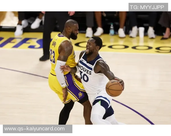 东契奇豪取45分11篮板14助攻三双詹姆斯点赞分享数据海报展现友谊